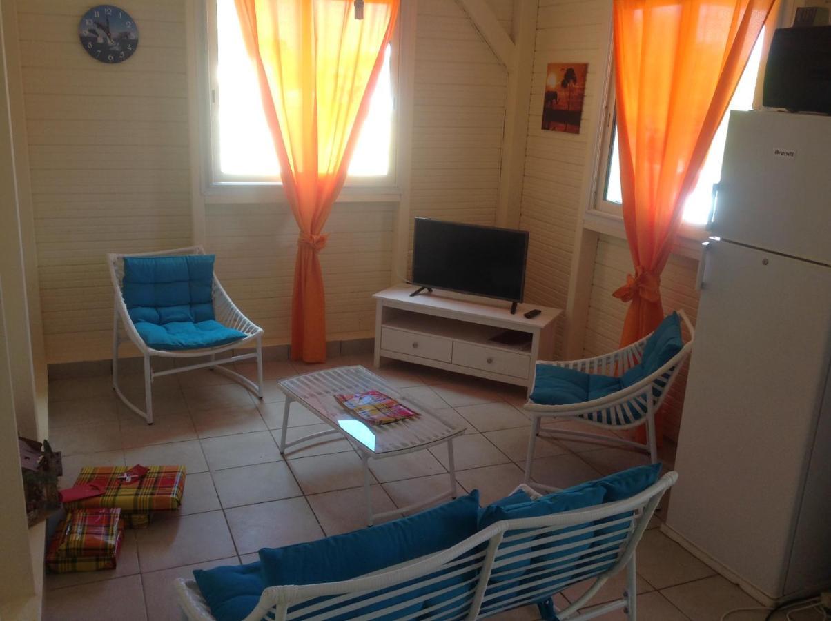 Villa Location De Meubles Morne-a-l'Eau Esterno foto